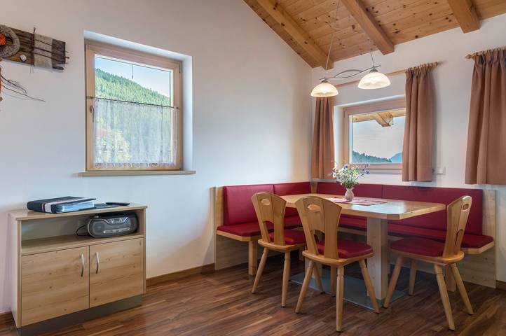 Ganze Wohnung, Ferienwohnung 'Solerhof Terrasse' mit Bergblick, privater Terrasse und Wlan in Lajen, Dolomiti Superski