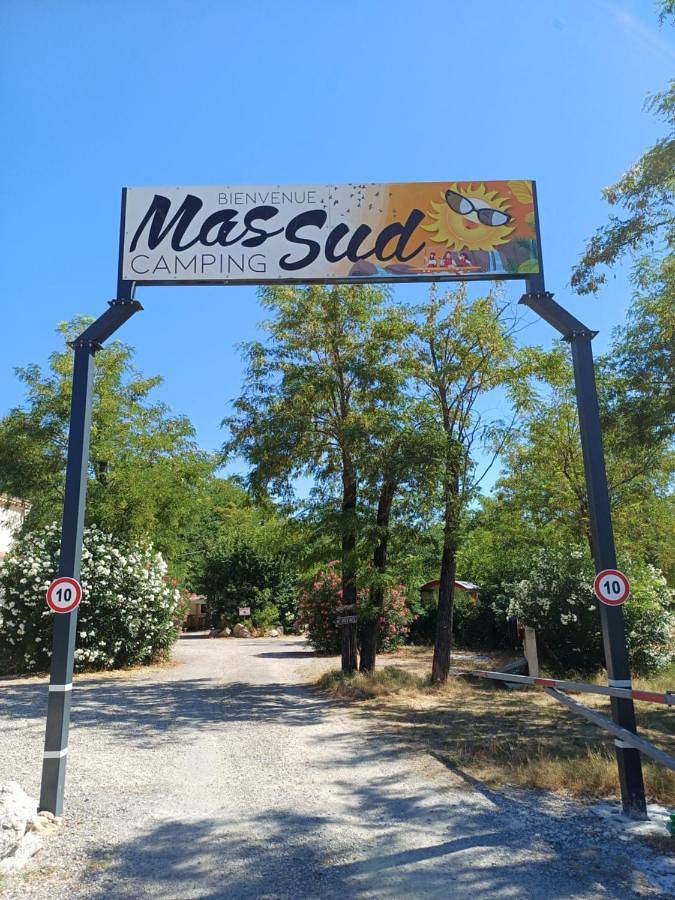 Location de vacances pour 5 personnes, avec terrasse et vue ainsi que bassin pour enfant et piscine à Saint-Just-d'Ardèche - 3
