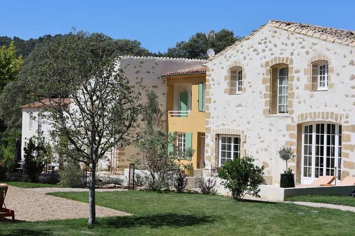 Hotel para 2 personas, con jardín además de vistas y piscina - 1