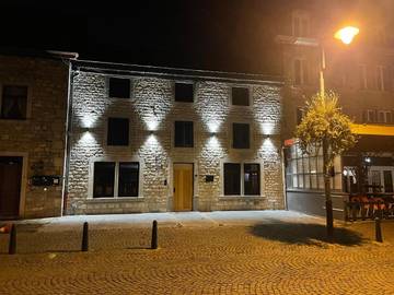 Chambre d’hôte pour 4 personnes, avec jardin ainsi que vue et piscine, animaux acceptés dans Han-sur-Lesse
