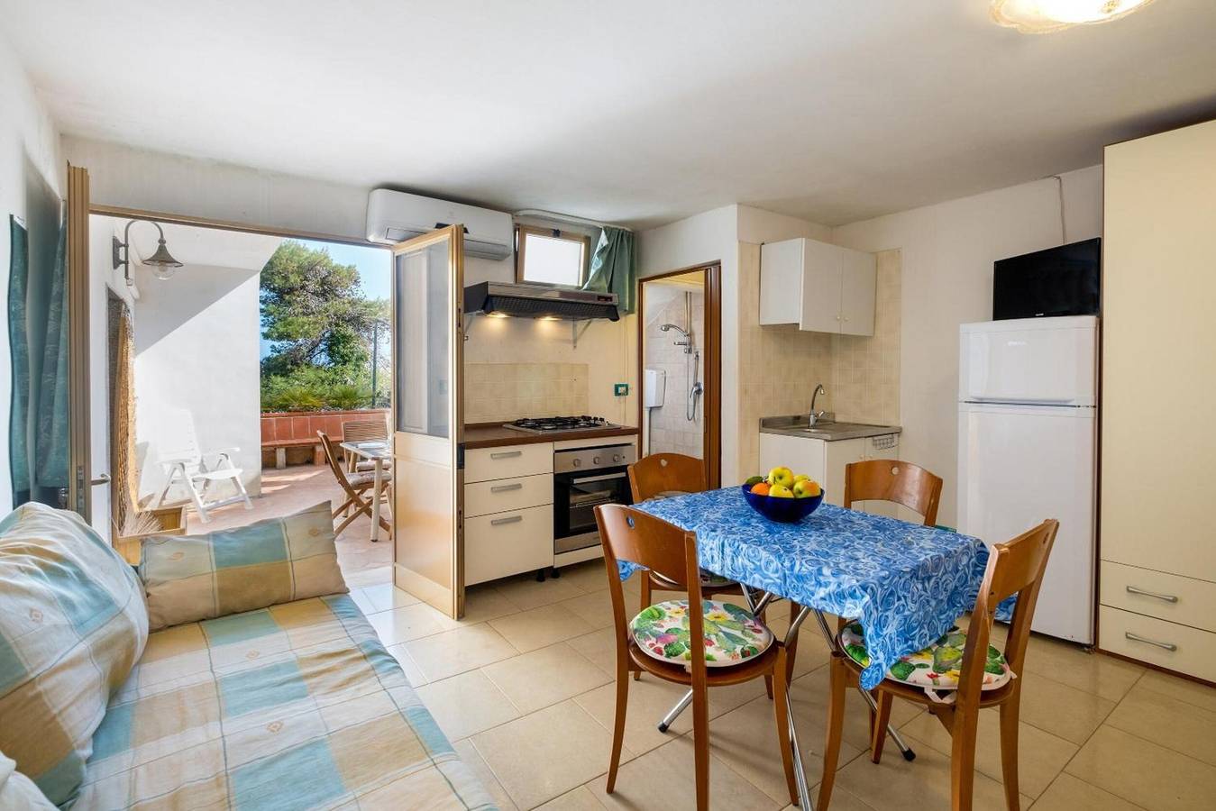 Appartement entier, Appartement 'Monolocale - Rosa Sea View in Villa' avec vue mer, Wi-Fi et climatisation in Santa Cesarea Terme, Province de Lecce