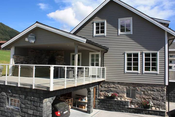 Ferienhaus für 11 Personen, mit Whirlpool und Balkon