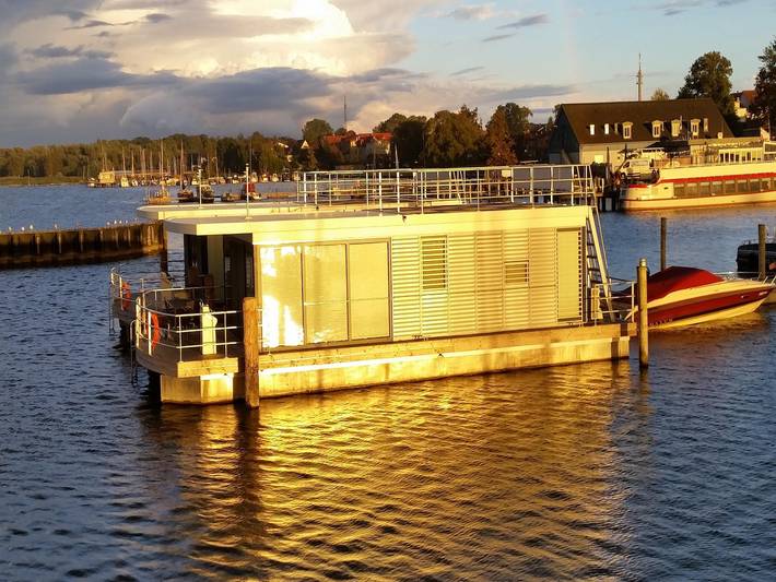 Hausboot für 4 Personen, mit Terrasse in Ribnitz-Damgarten