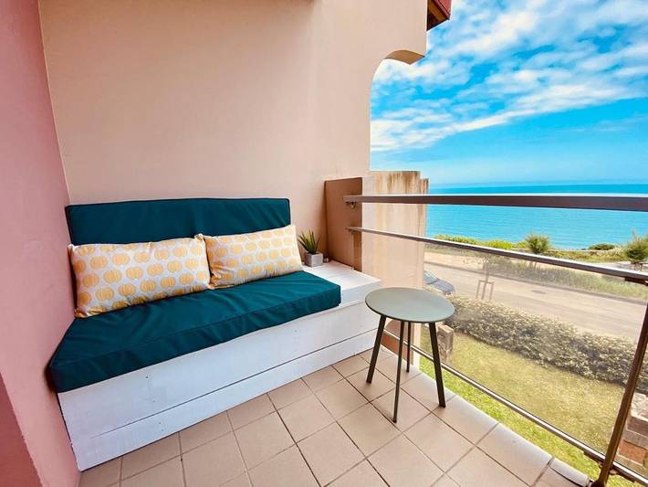 Gîte pour 2 personnes, avec Balcon et Terrasse ainsi que Piscine et Vue dans Golf Biarritz Le Phare
