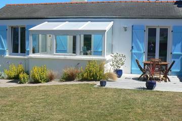 Gîte pour 4 personnes, avec jardin ainsi que jacuzzi et terrasse à Landunvez