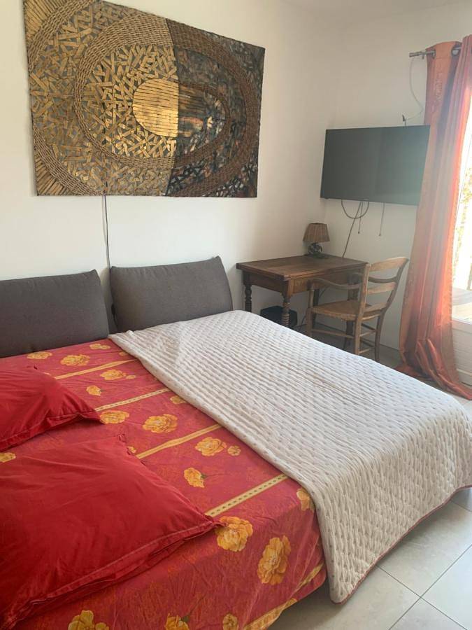 Chambres de la Terre Blanche in Sanary-sur-Mer, Côte méditerranéenne (France)