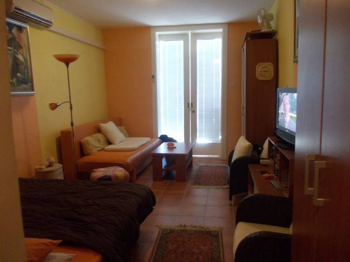 Ferienwohnung für 2 Personen, mit Garten, mit Haustier in Karlobag