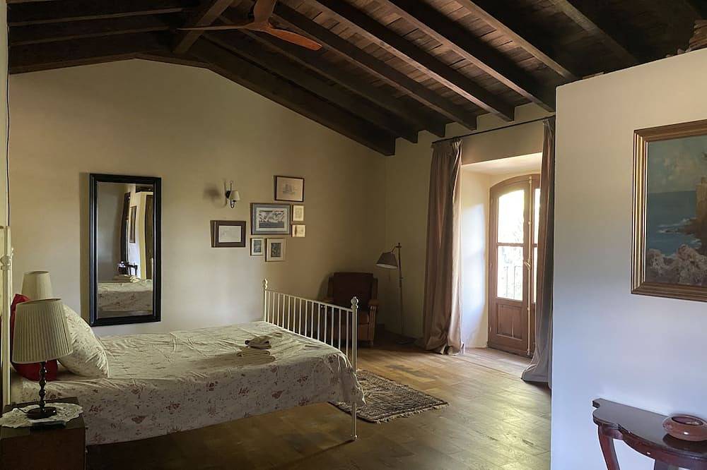 Finca de 3 has vallada, con casona  de dos plantas y caballerizas con pista doma in La Adrada, Provincia de Ávila