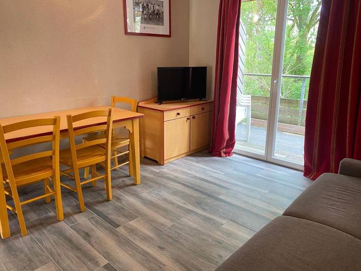 Parc de vacances pour 4 personnes, avec Terrasse et Jardin ainsi que Piscine et Sauna à Cassen