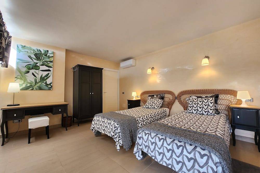 Ganze Wohnung, Formentor Stud, direkter Zugang zum Meer, Schwimmbad, Parkplatz, Panoramablick, Klimaanlage, Wi-Fi in Formentor, Pollença