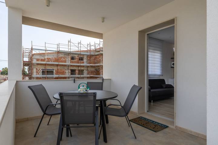 Appartement entier, Appartement 'Carrubo' avec terrasse privée, Wi-Fi et climatisation in Ragusa, Province de Ragusa