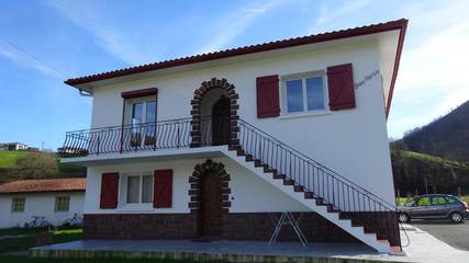 Gîte pour 4 personnes, avec terrasse et vue à Bidarray