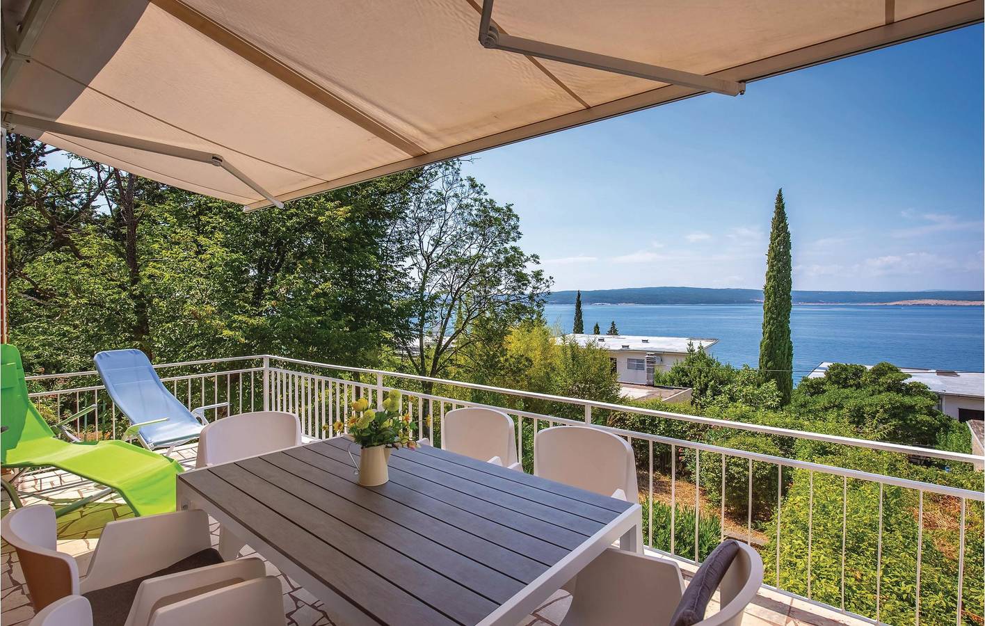 Urlaub am Meer: 1,5 km vom Strand entfernt, mit Terrasse und WLAN in Dramalj, Primorje-Gorski Kotar