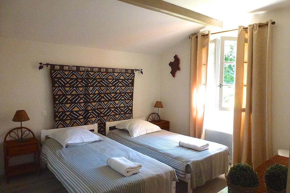 Guest house, 15 minutes from the beaches, quiet, beautiful mountain views, Wifi in Ustaritz, Bayonne region