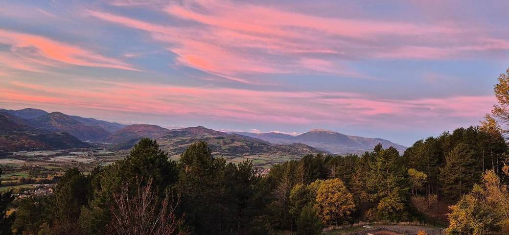 Gîte pour 2 personnes, avec vue et jardin à La Bâtie-Neuve - 2