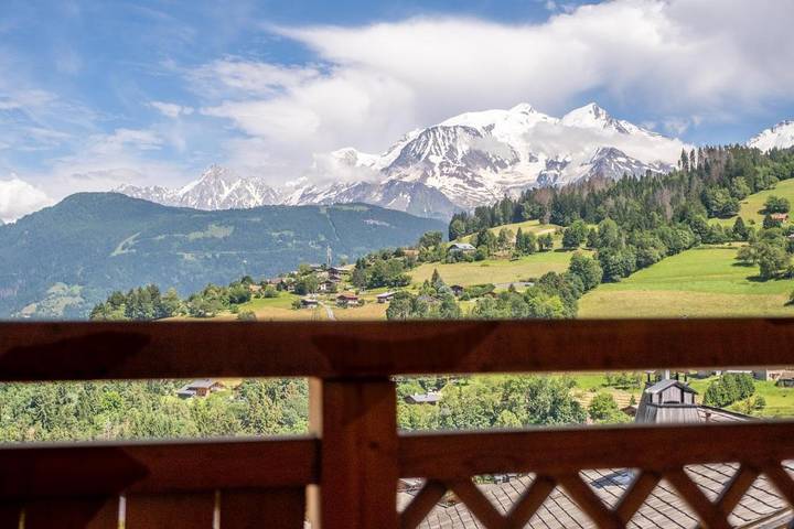 Location de vacances pour 10 personnes, avec vue et jardin dans Office De Tourisme De Combloux