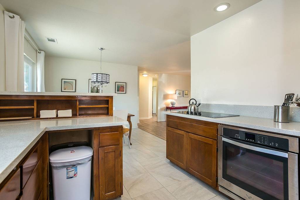 Neu gelistet! Geräumiges modernes Strandhaus - zu Fuß zum Strand in Ventura, Ventura County