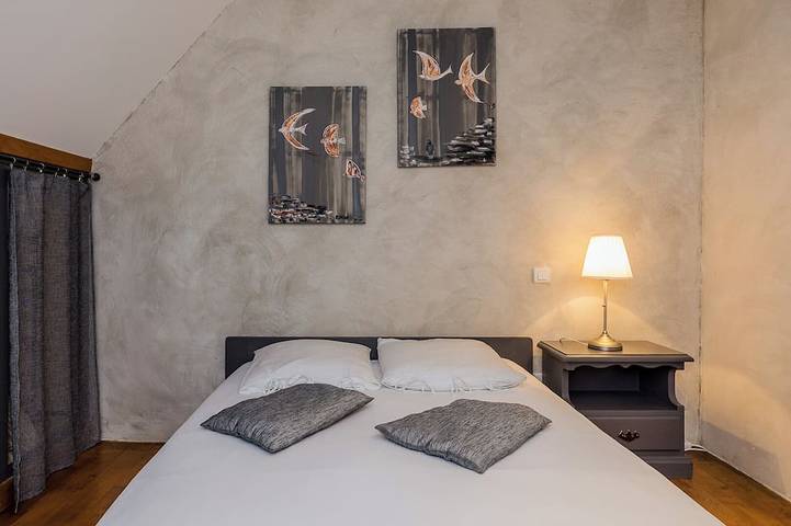 Villa Paola, beautiful holiday home with a large fenced private swimming pool. in Saint-Rabier, Périgord Noir