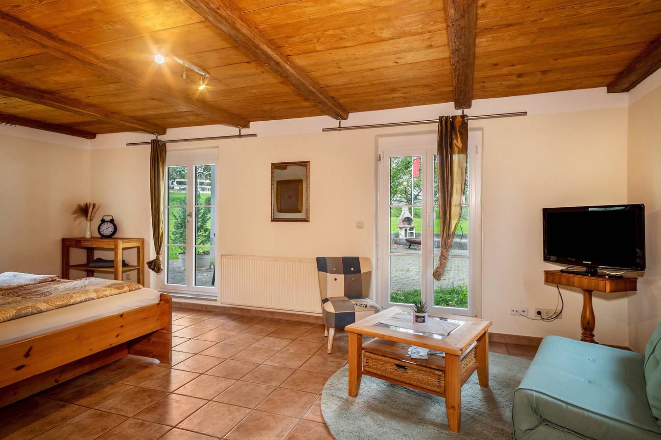 Ganze Wohnung, Ferienwohnung 'Ferienhäuschen' mit überdachter Terrasse, Blick auf den Reitplatz und ins Grüne in Ravensburg, Region Bodensee-Oberschwaben