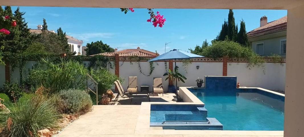 Casa rural para 8 personas, con piscina y jardín, Se admiten mascotas en Arroyo de La Miel