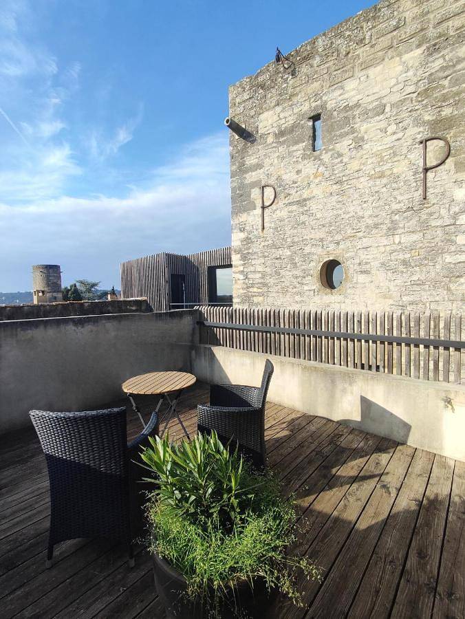 Location de vacances pour 2 personnes, avec piscine ainsi que vue et jardin à Montaren-et-Saint-Médiers - 2