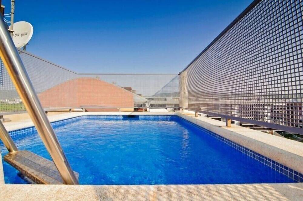 Entire apartment, Club Villamar - Nice apartment with terrace, air conditioning and private pool just a 200m away f... in Sant Antoni de Calonge, Calonge