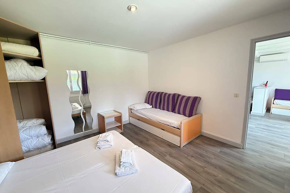 Apartamento entero, Stone mas in residence with pool in La Roque-sur-Pernes, Vaucluse