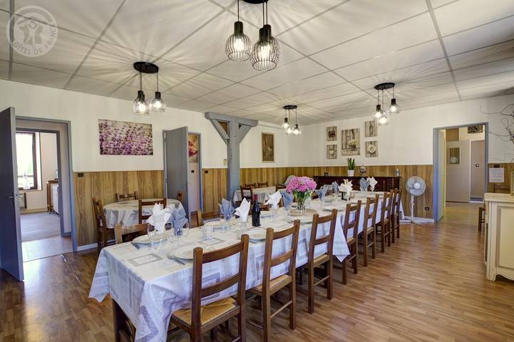 Gîte pour 15 personnes, avec terrasse et jardin, animaux acceptés à Saint-Germain-Laval - 4