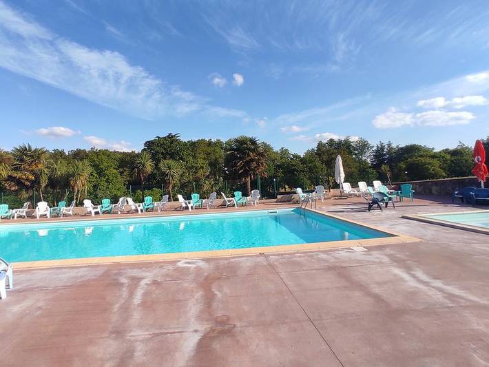 Camping pour 4 personnes, avec Terrasse et Bassin pour enfant