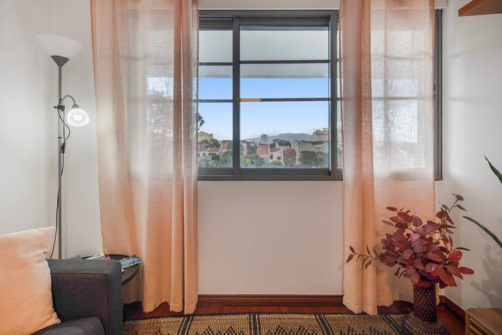 Apartamento entero, Apartamento 'Casa 84' con vistas al mar, terraza privada y Wi-Fi in Isla de San Miguel, Ponta Delgada