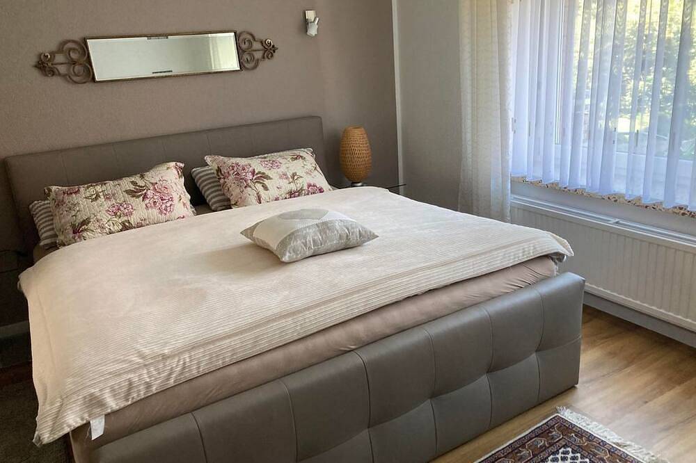 Apartamento inteiro, Vacation apartment Residenz zur Ahlsburg - Apartment with 2 bedrooms in Einbeck, Weser Hills
