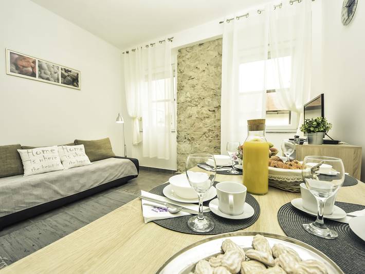 Ferienwohnung für 4 Personen, mit Balkon in Karlobag