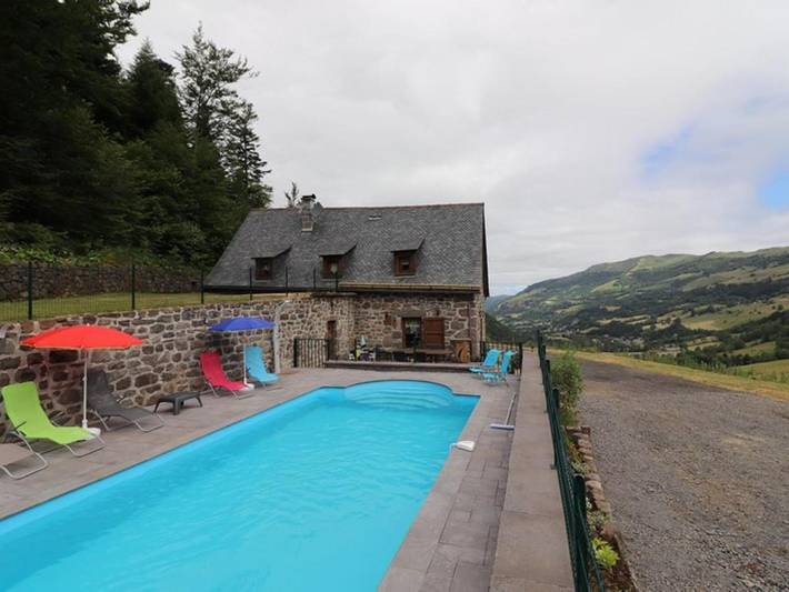 Maison de vacances pour 5 personnes, avec Terrasse ainsi que Jardin et Piscine dans Puy Mary