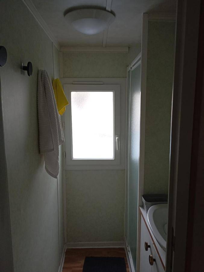 Camping pour 5 personnes, avec terrasse ainsi que vue et piscine à La Tremblade - 2