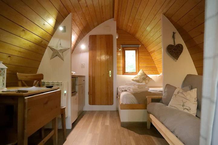 Log cabin for 4 people, with hot tub and garden in Norfolk