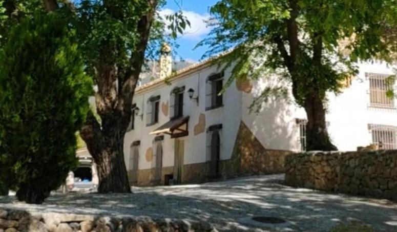Casa rural para 19 personas, con piscina además de jardín y vistas, Se admiten mascotas en Huéscar - 3