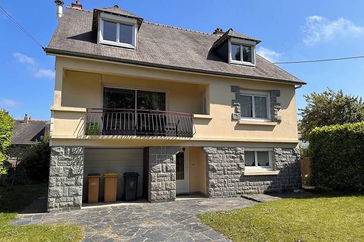 Location de vacances pour 15 personnes, avec Balcon ainsi que Jardin et Sauna dans Saint-Brieuc