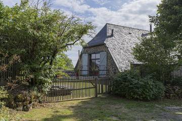 Chambre d’hôte pour 2 personnes, avec jardin dans le Cantal