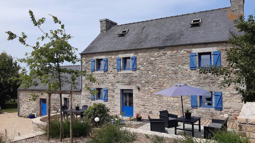 Location de vacances pour 2 personnes, avec jardin à Plounévez-Lochrist