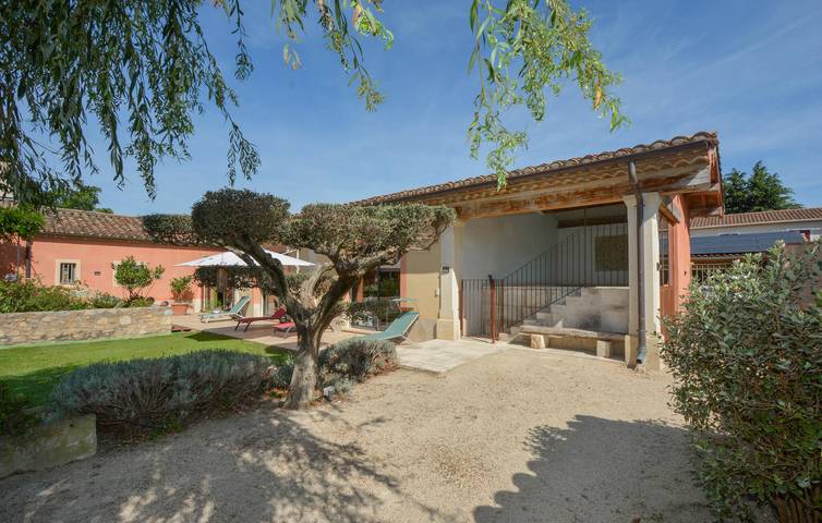 Location de vacances pour 8 personnes, avec piscine et terrasse, animaux acceptés à Noves - 2