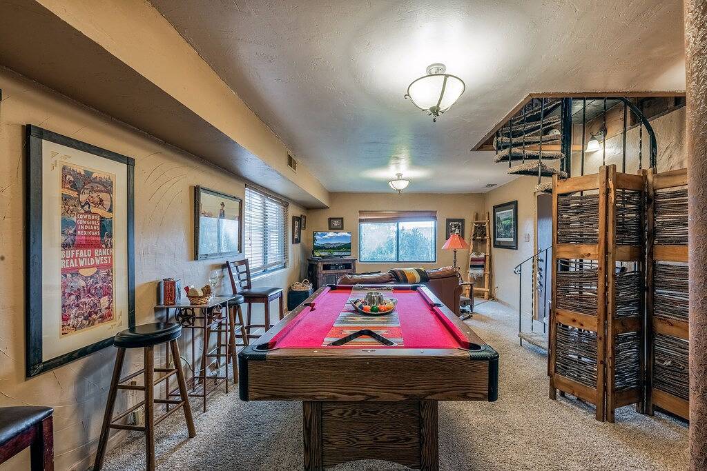 Neeley Mountain House, 2 Schlafzimmer, Schlafmöglichkeiten für 4, Whirlpool, Kaminofen in Alto, Ski Apache