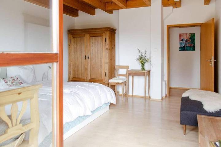 Ferienwohnung für 7 Personen, mit Balkon und Terrasse sowie Ausblick in Dobel