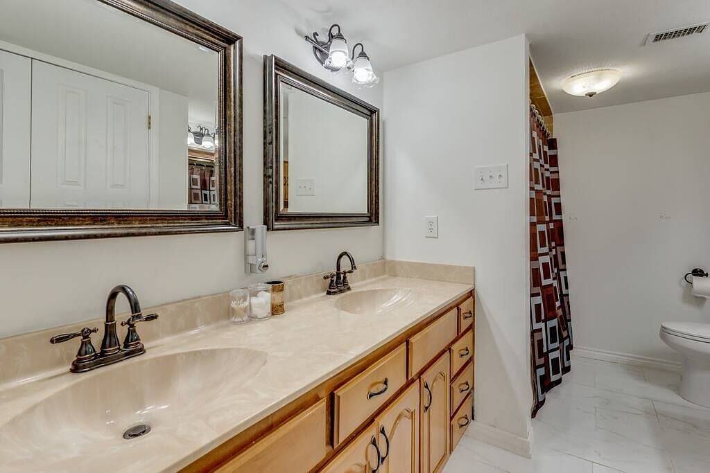 Serene 5Br/2B Home with Pool, Hot Tub & Fire Pit in Irving, Dallas County