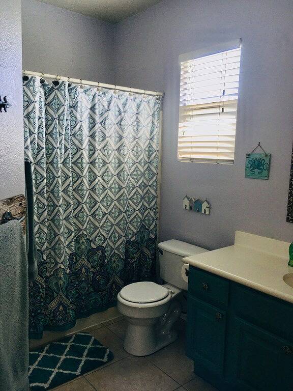 Vacation rental for 2 people, with pool and hot tub as well as yard in Carlsbad