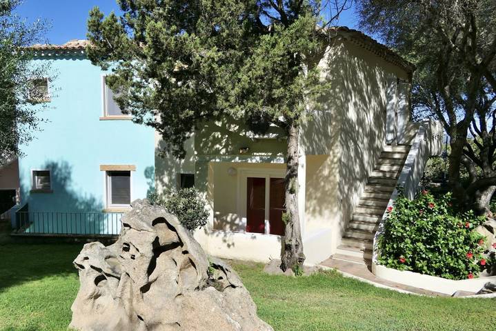 Gîte pour 4 personnes, avec vue sur l’océan ainsi que balcon/terrasse et piscine à Porto Rotondo