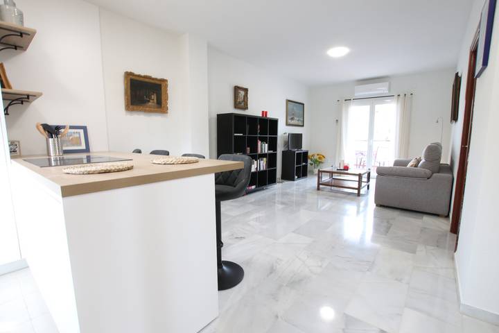 Appartement de vacances pour 4 personnes, avec piscine ainsi que jardin et balcon