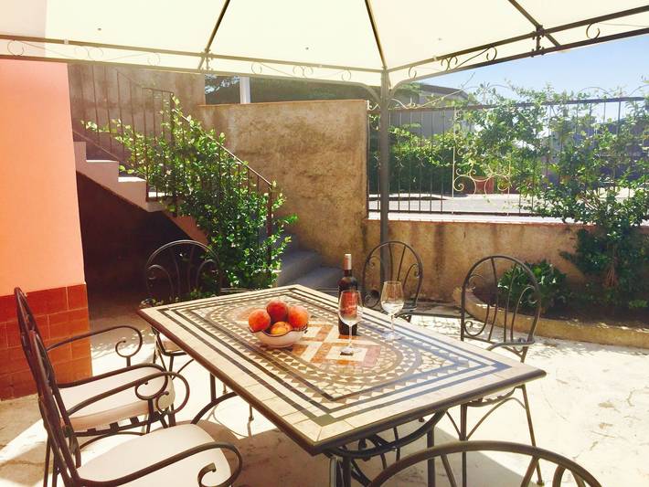 Casa vacanza per 7 persone, con giardino a Trecastagni