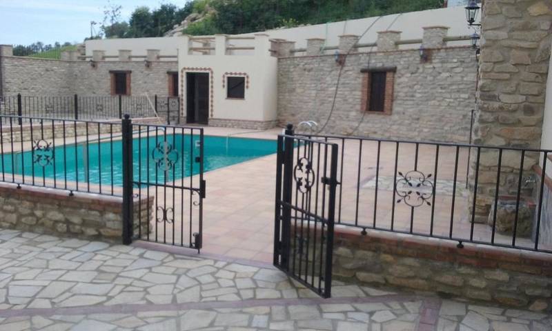 Casa rural para 27 personas, con jardín además de vistas y piscina en Prado del Rey - 2