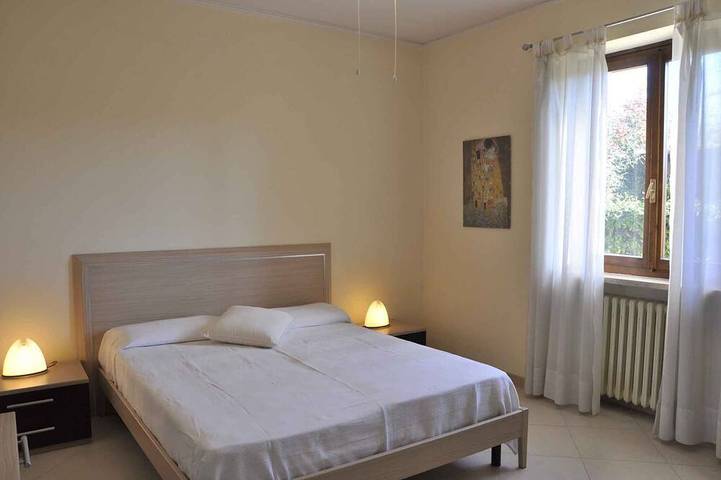 Apartamento entero, Apartamento de vacaciones con piscina exterior y Wifi in Lazise, Montañas Garda