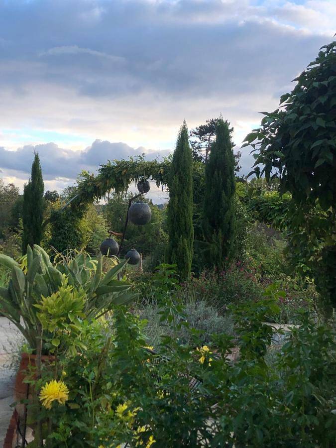 Location de vacances pour 2 personnes, avec Terrasse et Jardin ainsi que Piscine et Vue à Giverny - 2